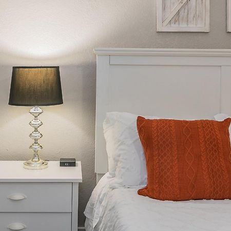 Cozy 2Br Farmhouse Apt - Sleeps 8 - Free Parking! Arlington Exterior foto